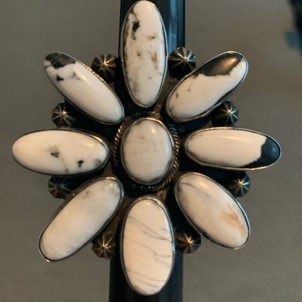 NWT Native American signed‎ Bobby Johnson White Buffalo flower ring